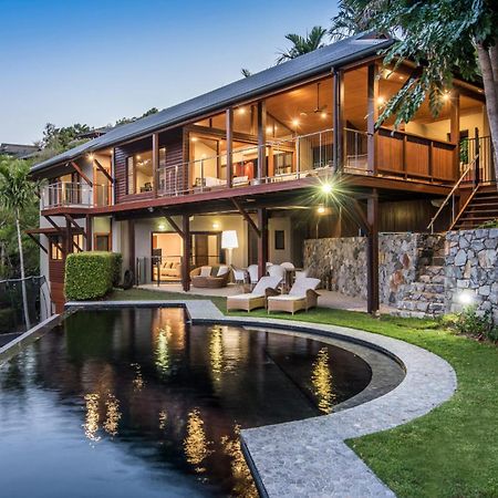 Iluka Ocean Haven: Luxury Villa with Infinity Pool and Golf Buggies Hamilton Island Exterior photo