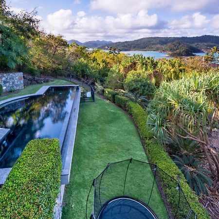 Iluka Ocean Haven: Luxury Villa with Infinity Pool and Golf Buggies Hamilton Island Exterior photo