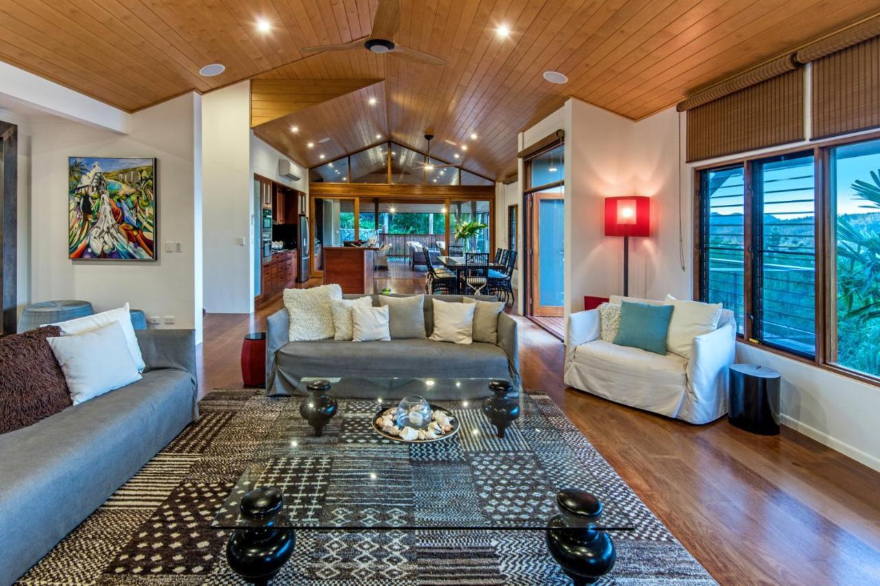 Iluka Ocean Haven: Luxury Villa with Infinity Pool and Golf Buggies Hamilton Island Exterior photo